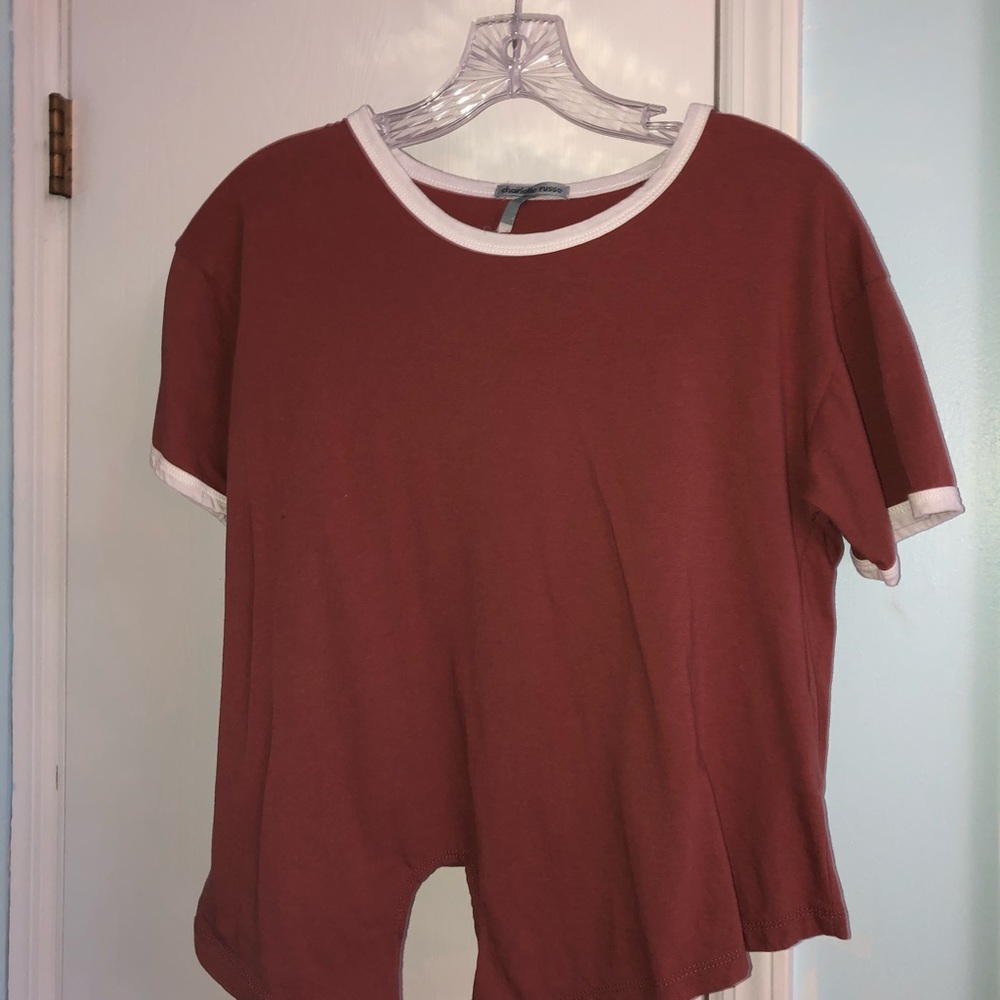 Tee shirt with knot